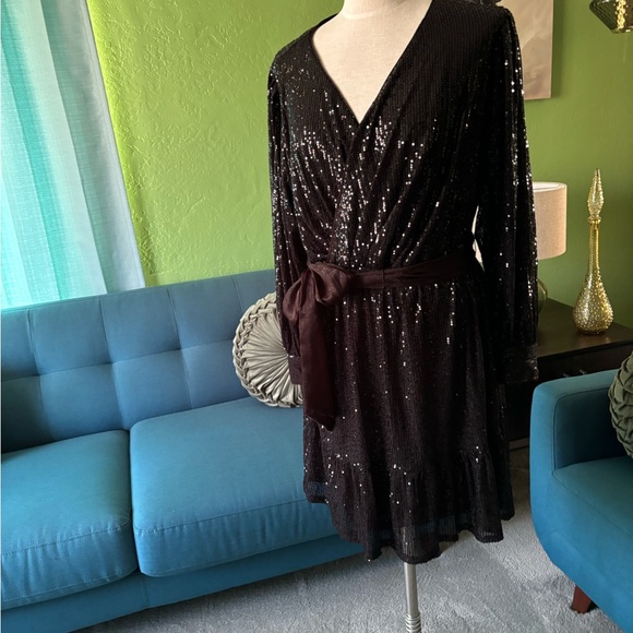 Holiday dress - Picture 4 of 10